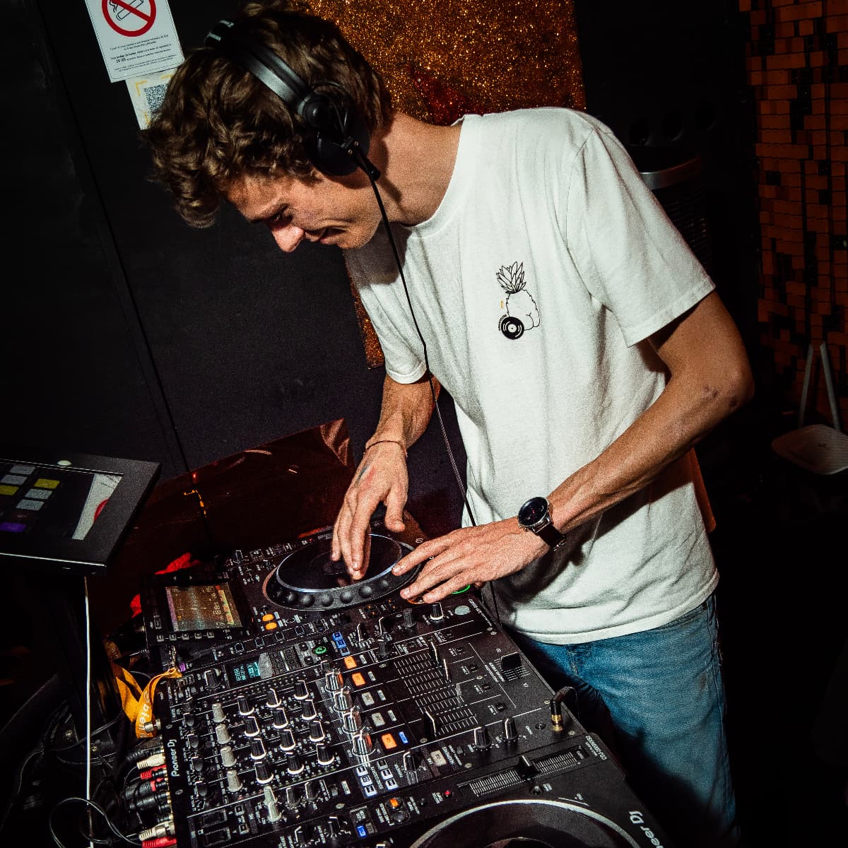 DeepArt — DJ in Paris