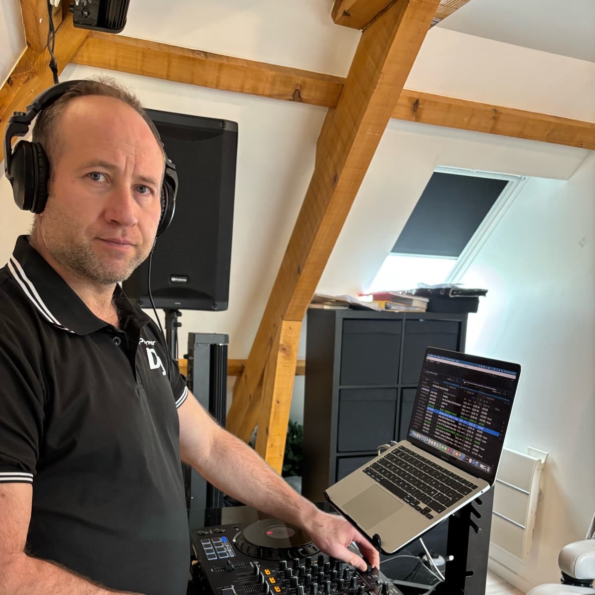 Johny — DJ in Paris