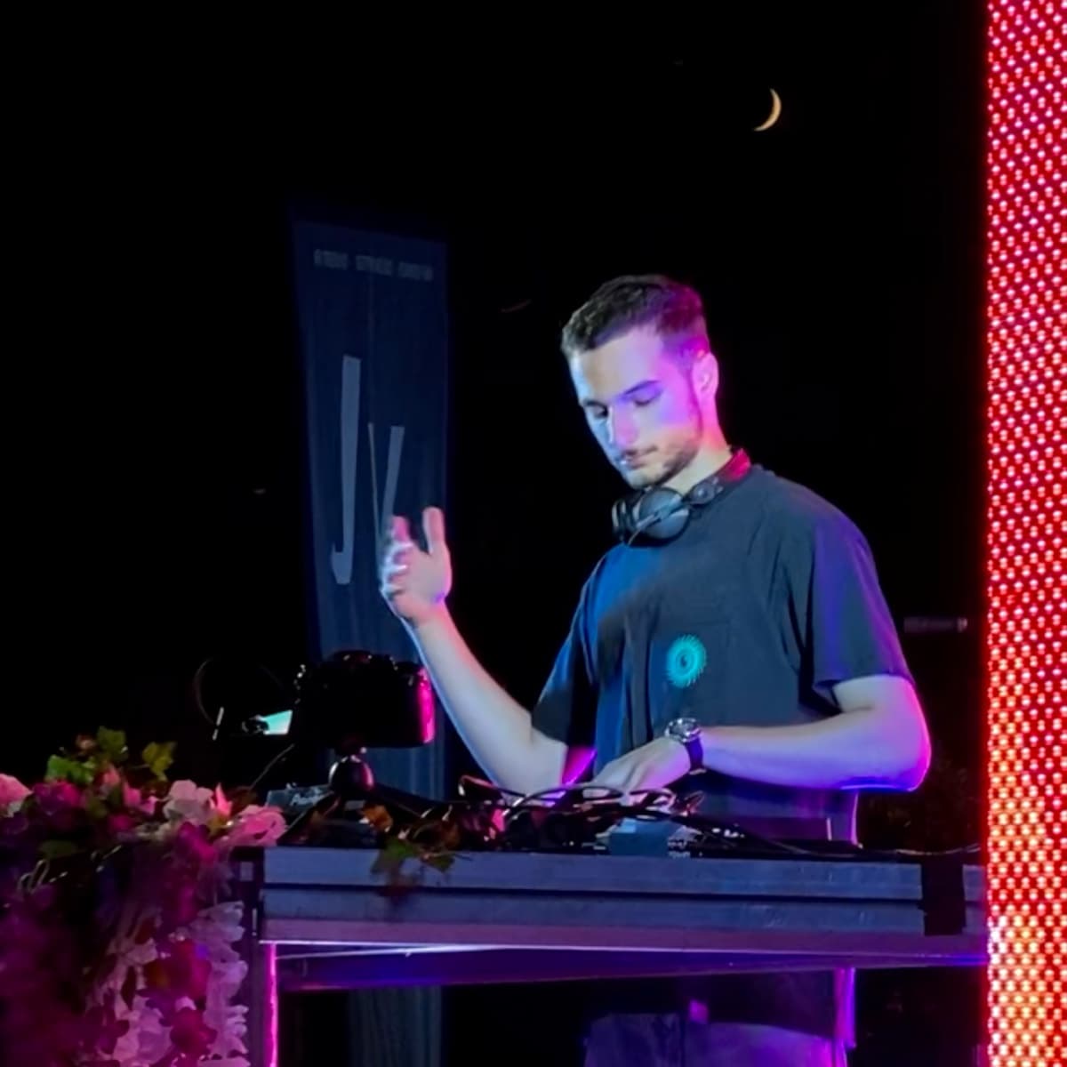 Onyzos — DJ in Paris