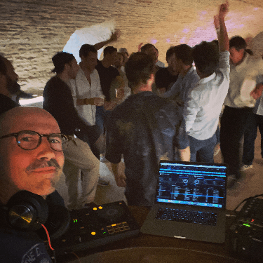 teluig — DJ in Versailles