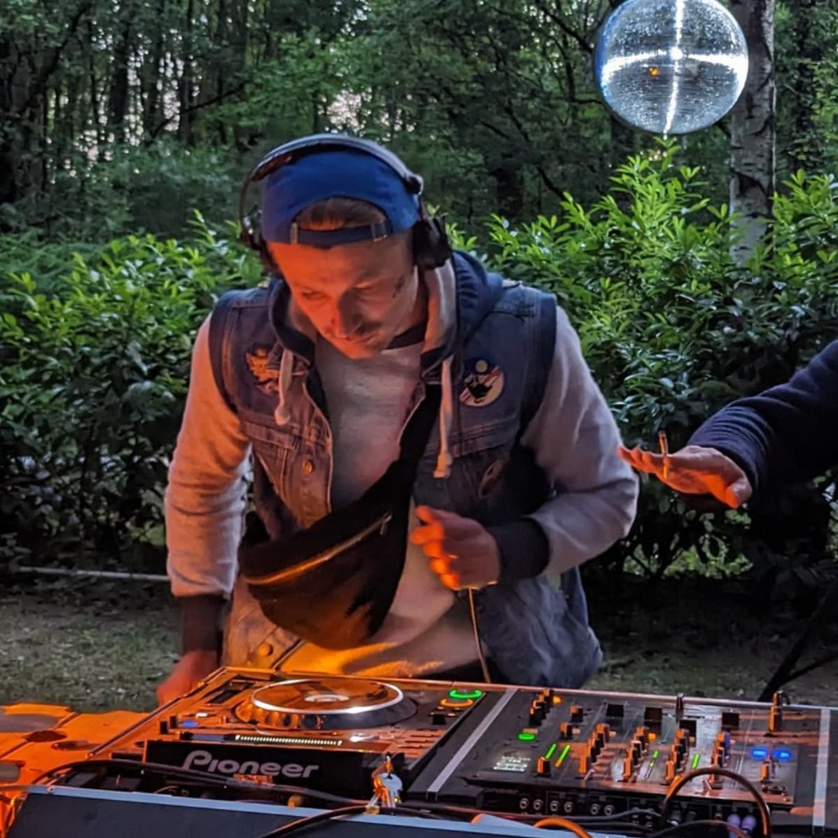 Tomy Osis — DJ in Paris