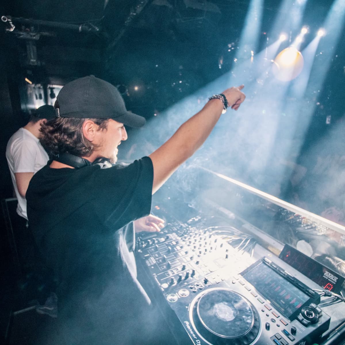 Snight B — DJ in Paris