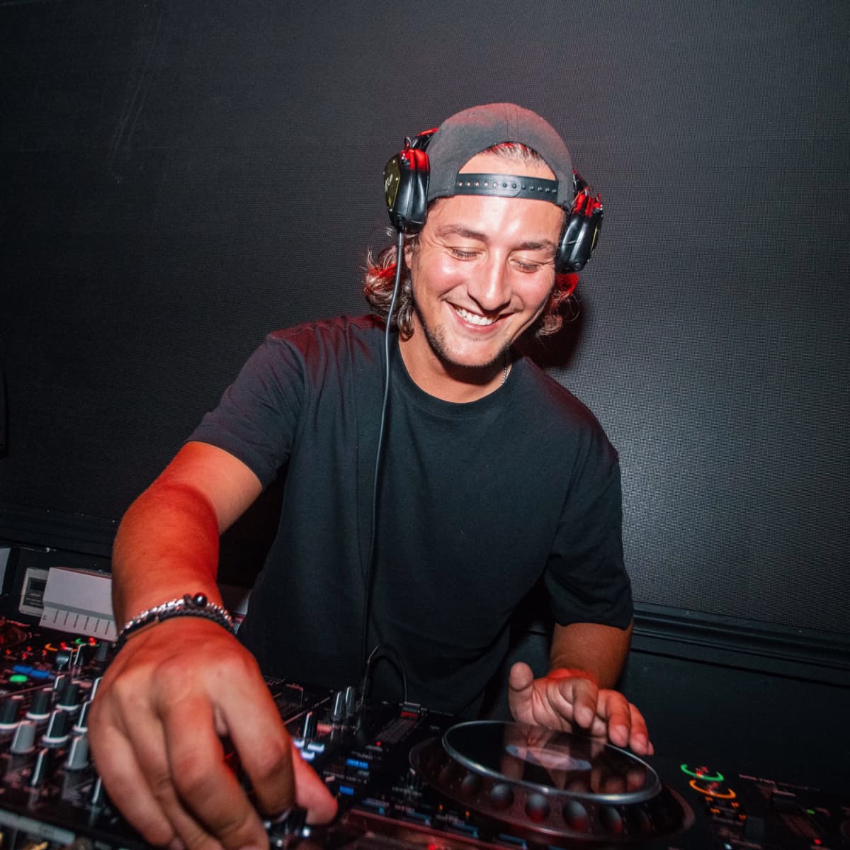 Snight B — DJ in Paris