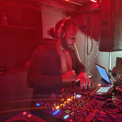 Yury — DJ in Paris
