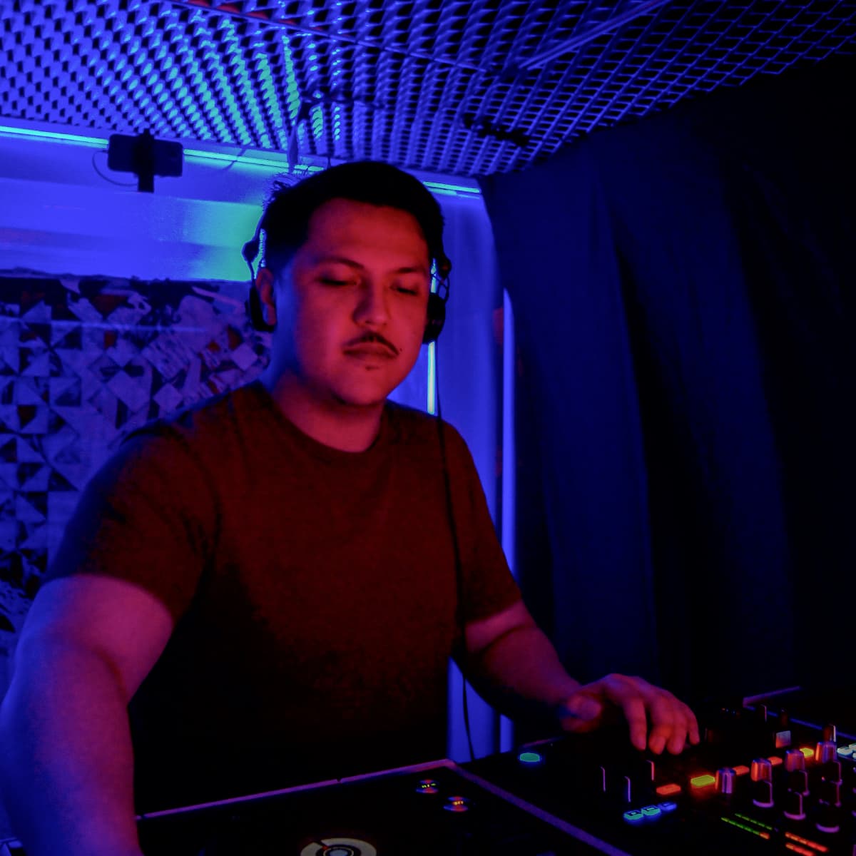 In-Tan — DJ in Paris