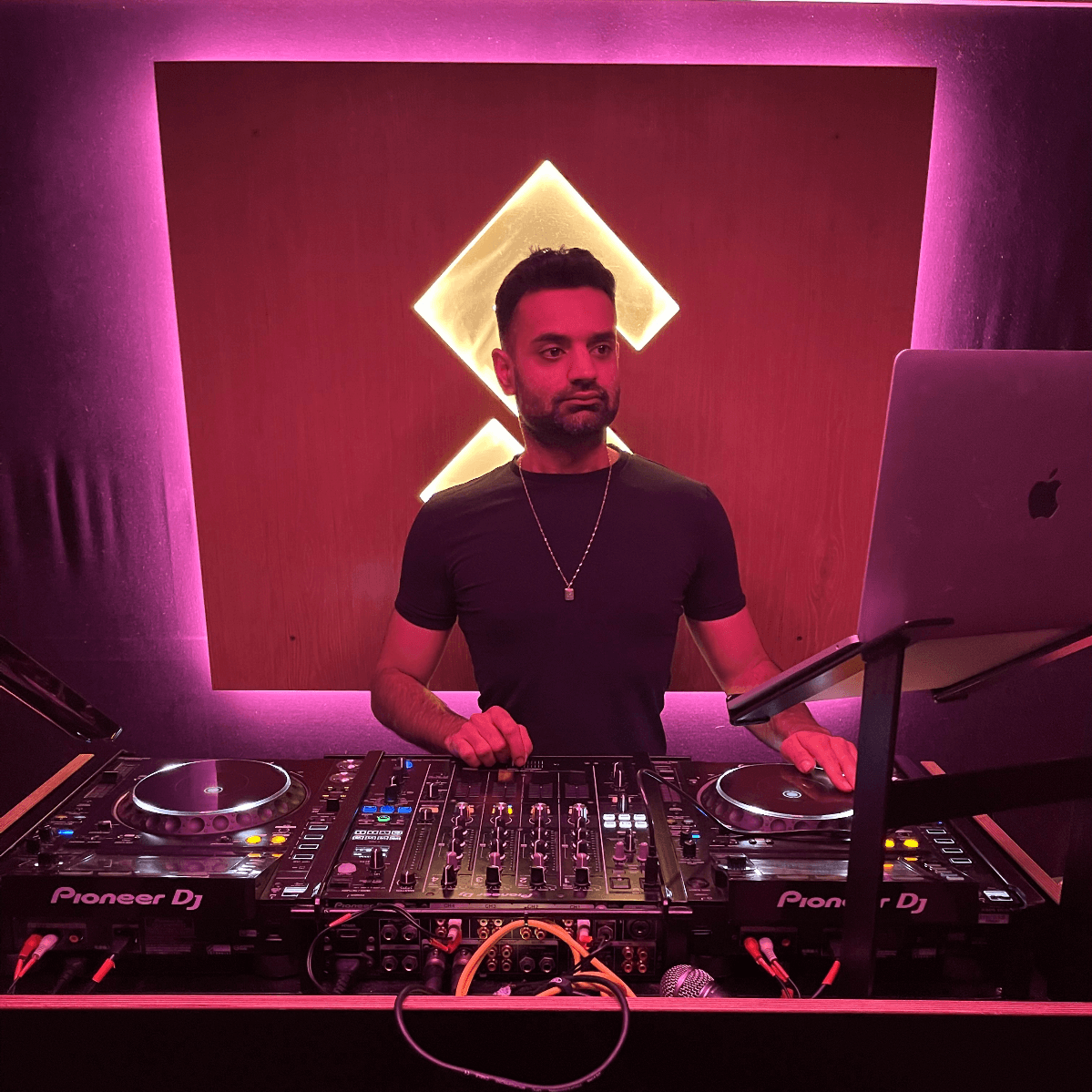DJ LUTZ — DJ in London