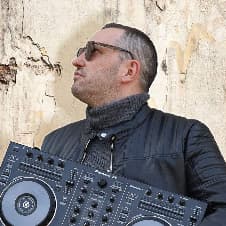 Dj mana — DJ in Paris