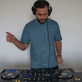 Aknot — DJ in Paris