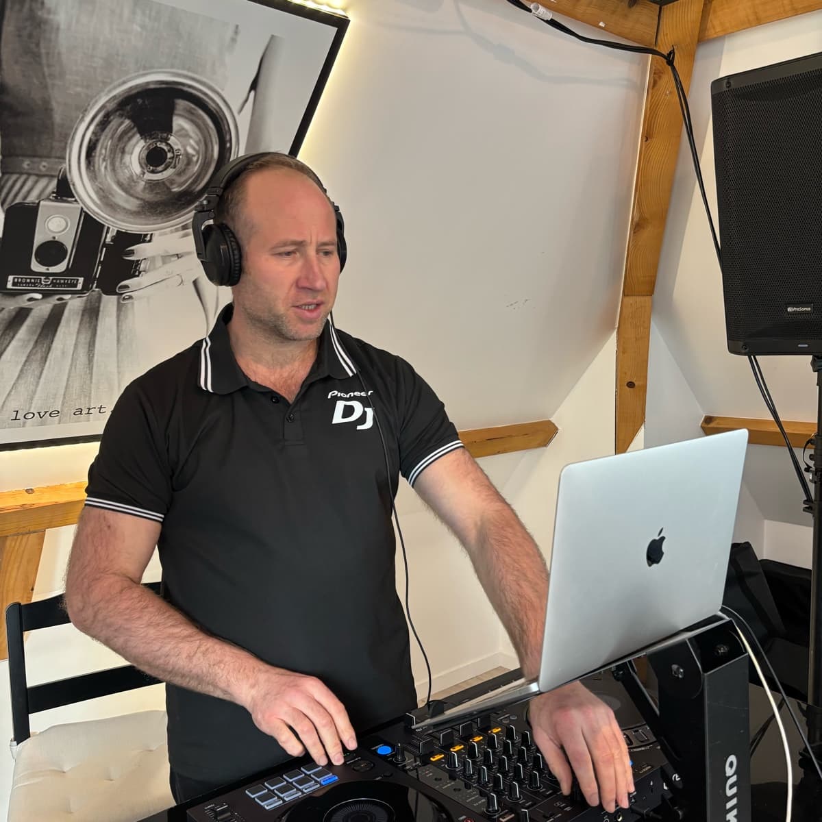 Johny — DJ in Paris
