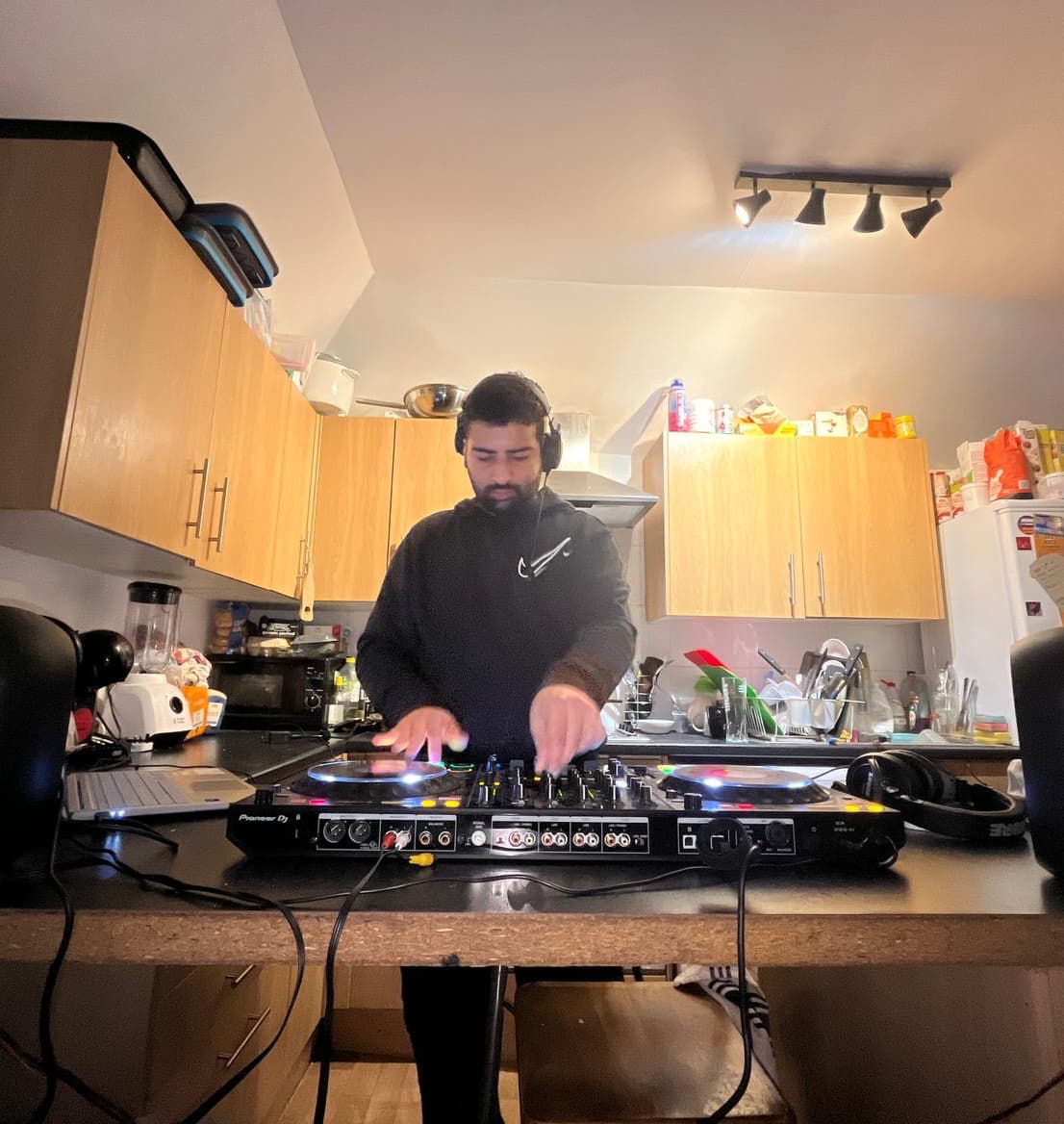 A.z.I — DJ in Portsmouth