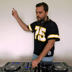 Aknot — DJ in Paris
