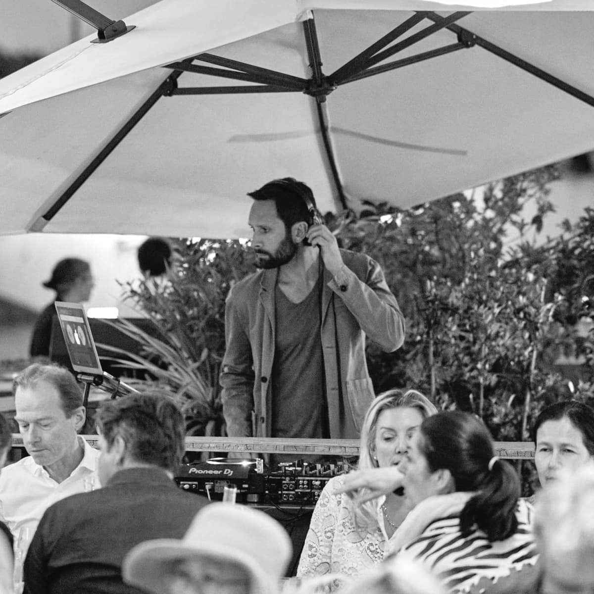 JAY. — DJ in Paris