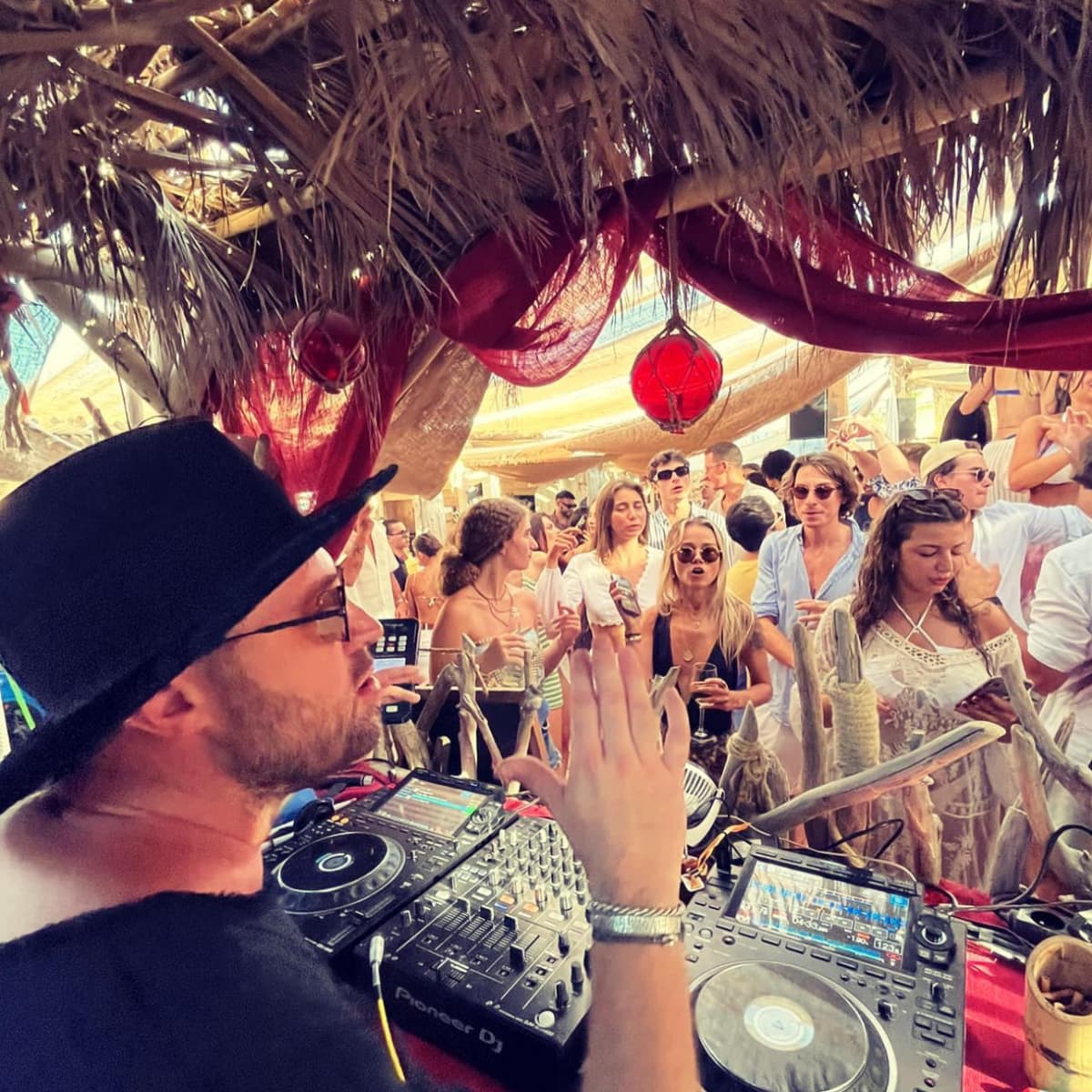 Alexandre Billard — DJ in Paris