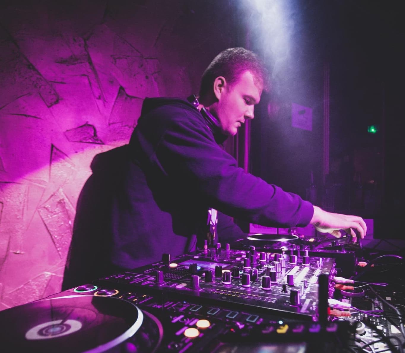 Komr8 — DJ in Northamptonshire