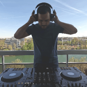 Aknot — DJ in Paris
