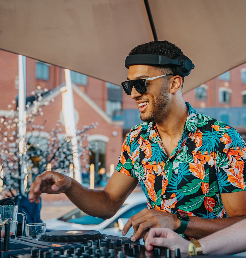 ELLZ (UK) — DJ in Lincoln