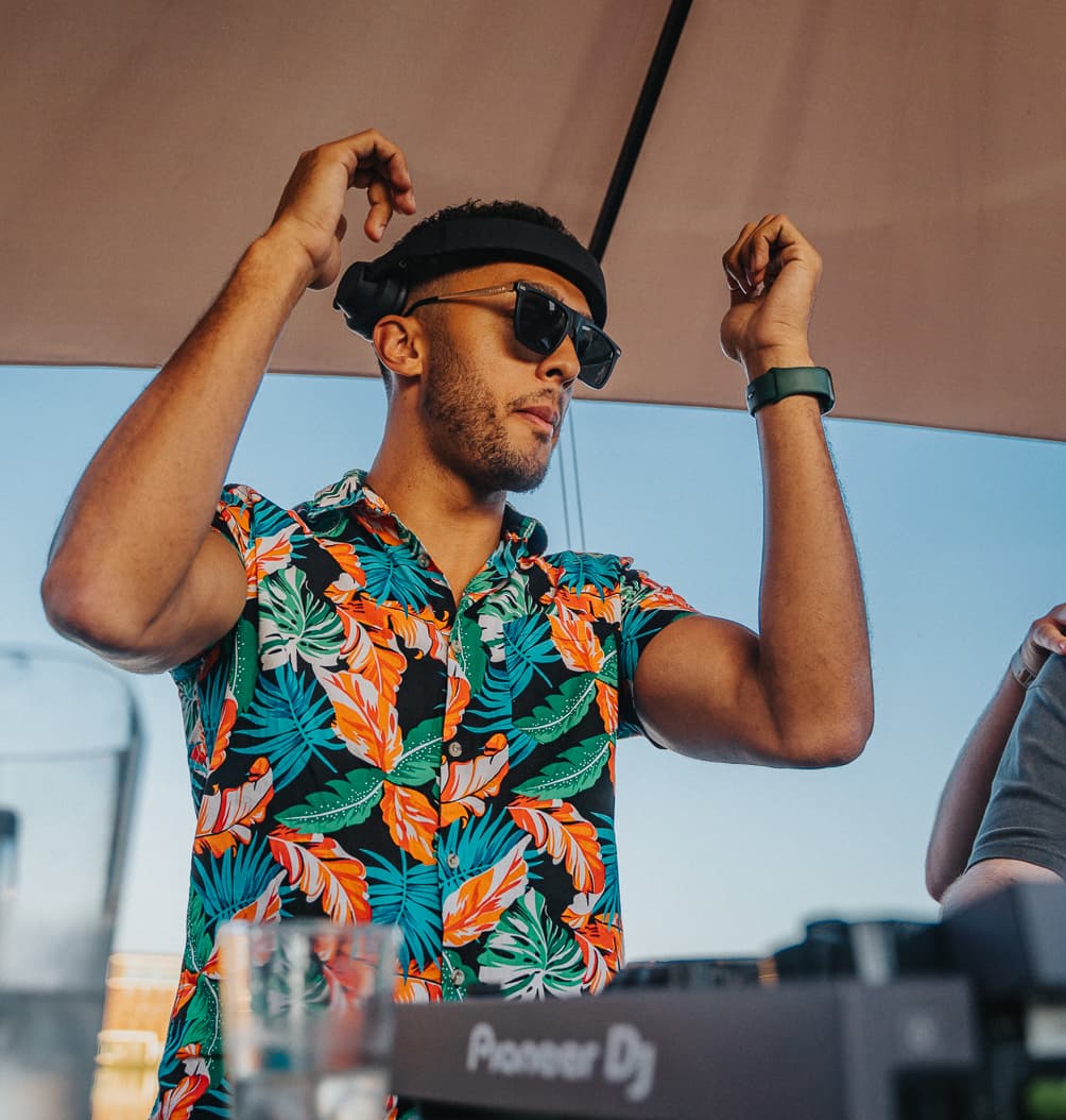 ELLZ (UK) — DJ in Lincoln