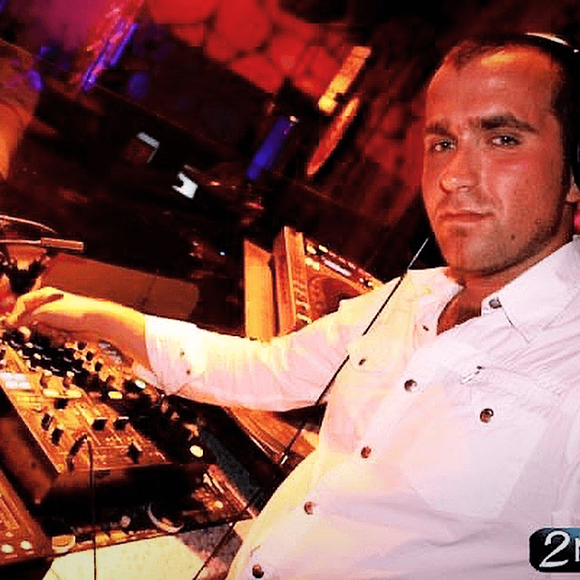 Nicola — DJ in Lyon